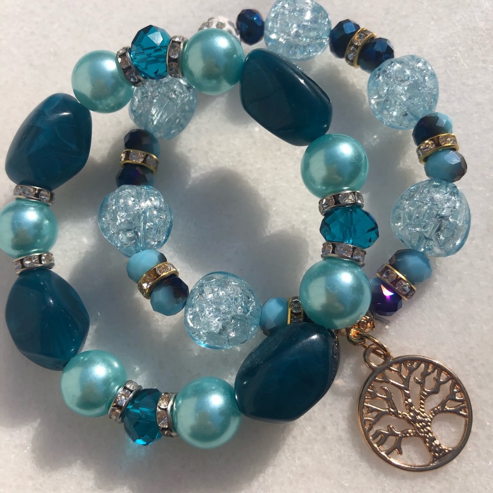 Beautiful lightweight blue beaded bracelets.  Fun and pretty bracelets. - Picture 8 of 9